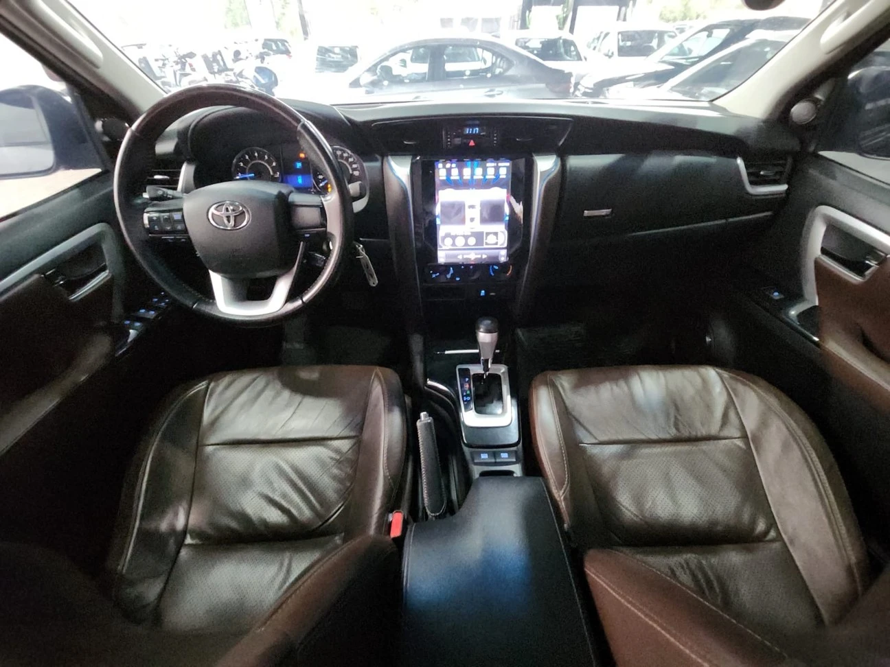 TOYOTA HILUX SW4