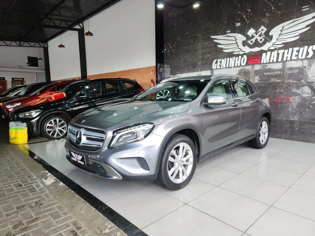 MERCEDES-BENZ GLA 200
