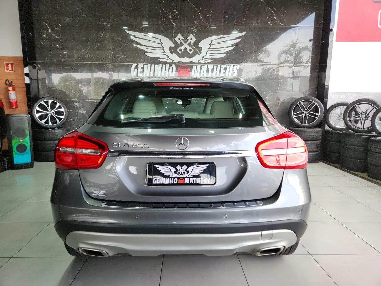 MERCEDES-BENZ GLA 200
