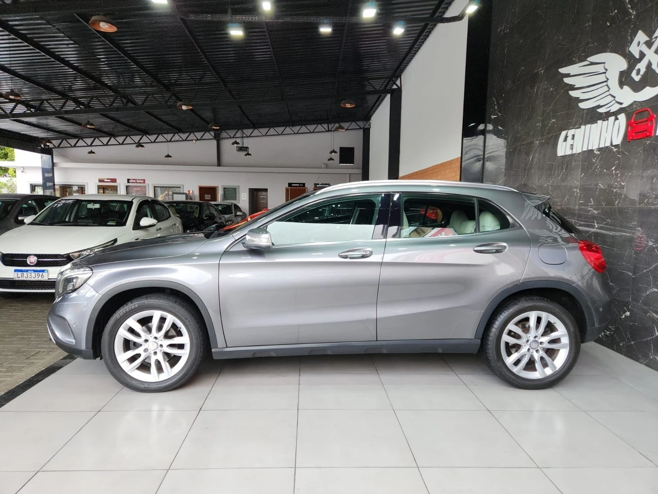 MERCEDES-BENZ GLA 200