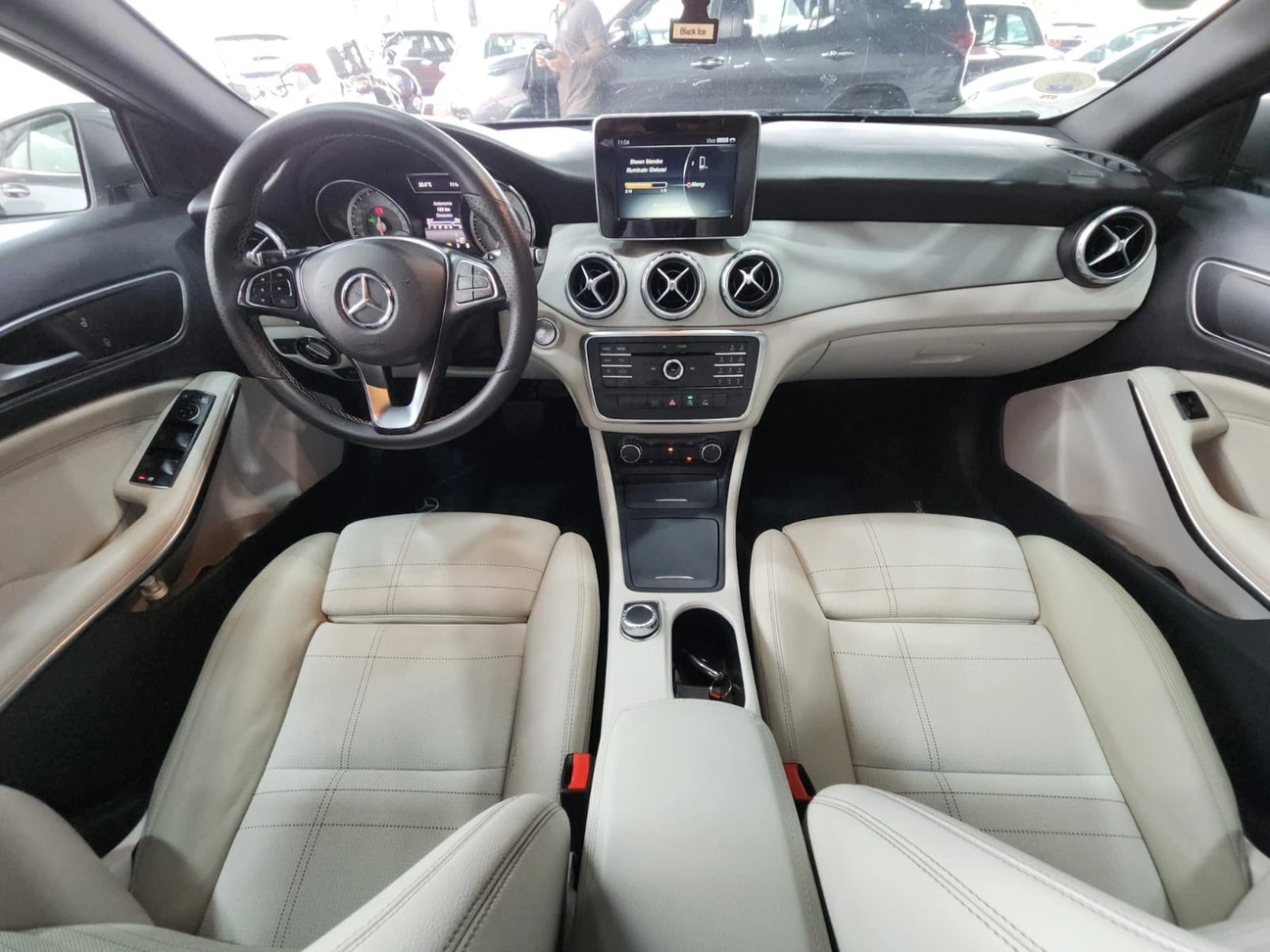 MERCEDES-BENZ GLA 200