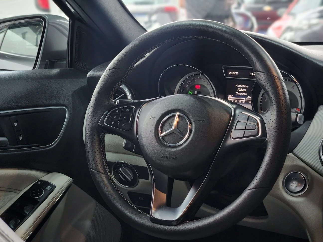 MERCEDES-BENZ GLA 200