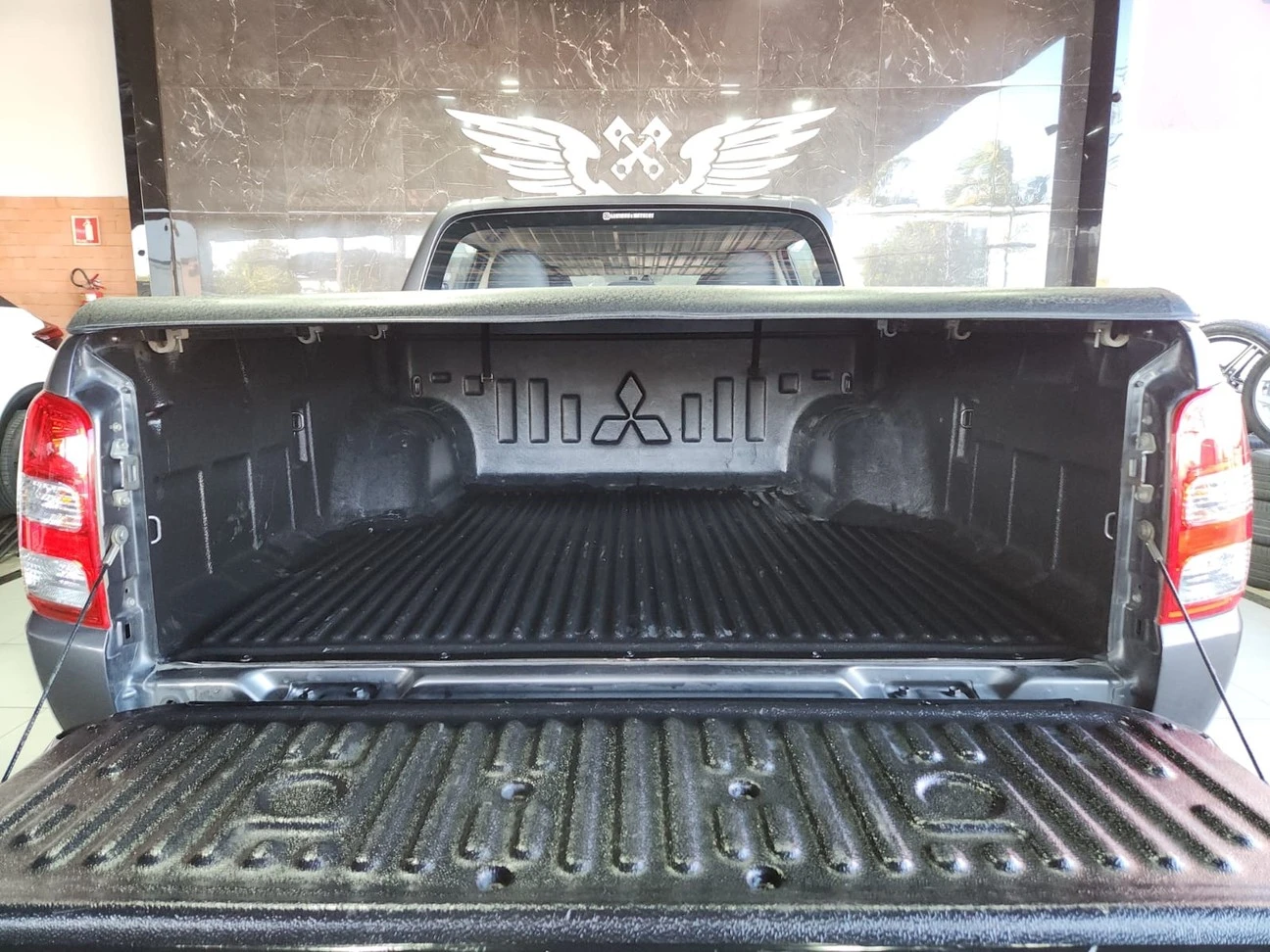 MITSUBISHI L200 TRITON