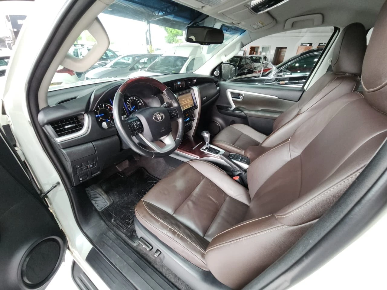 TOYOTA HILUX SW4