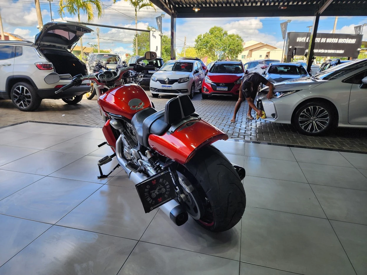 HARLEY-DAVIDSON V ROD MUSCLE