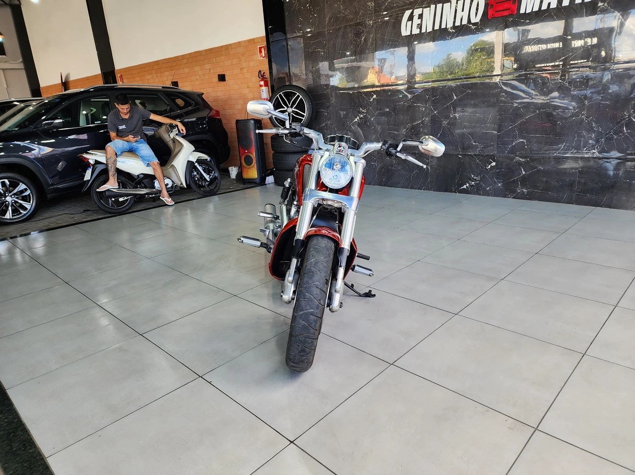 HARLEY-DAVIDSON V ROD MUSCLE