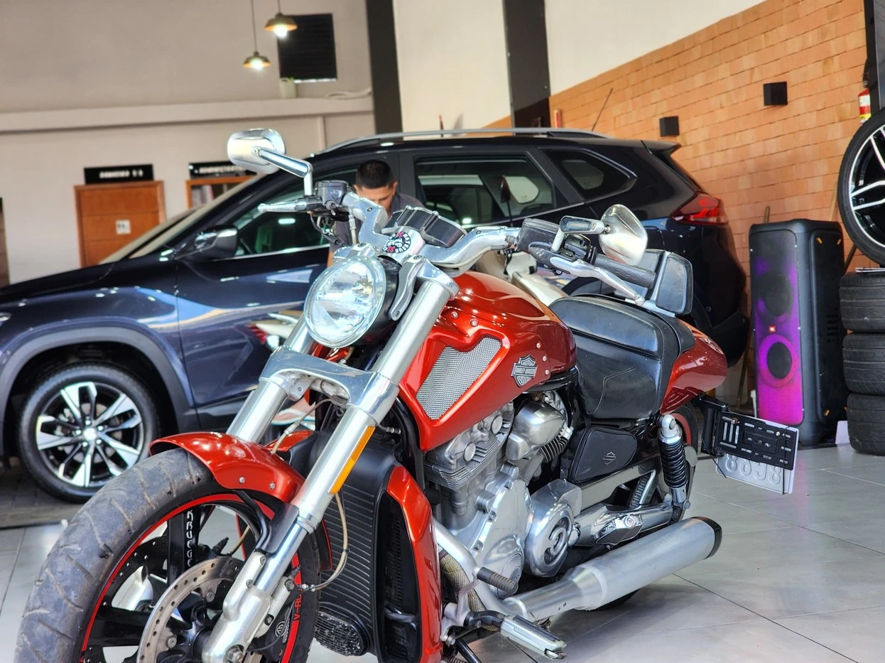 HARLEY-DAVIDSON V ROD MUSCLE