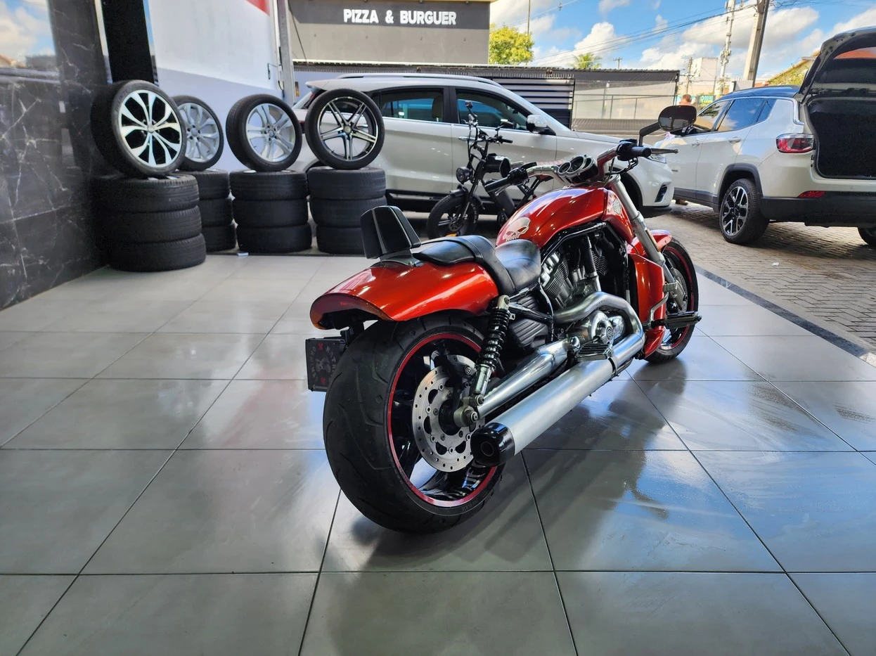 HARLEY-DAVIDSON V ROD MUSCLE