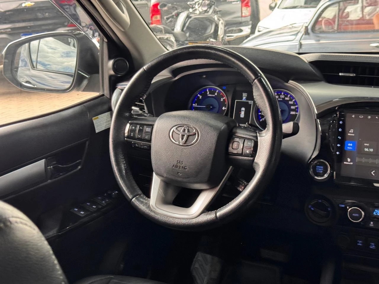 TOYOTA HILUX