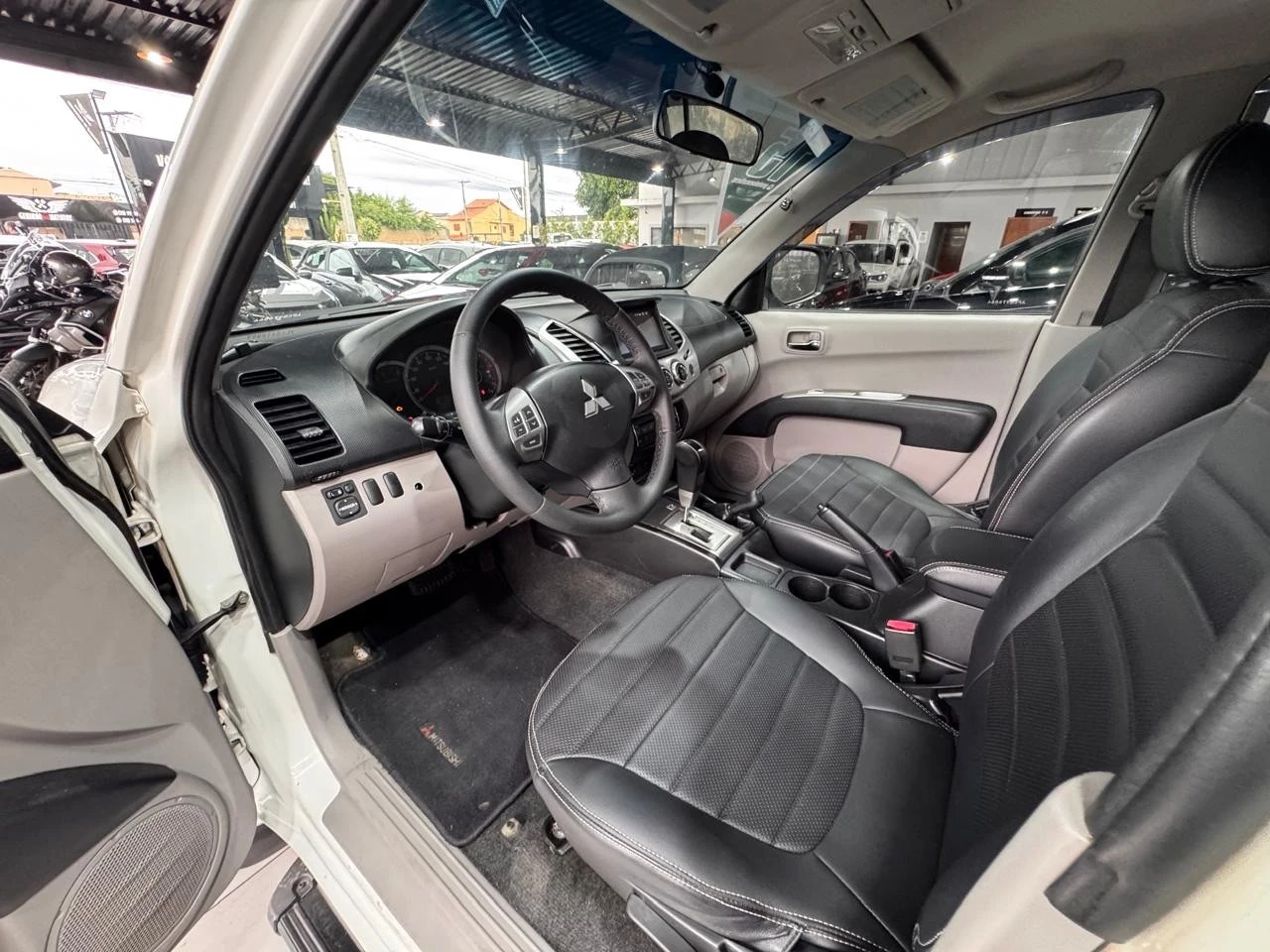 MITSUBISHI L200 TRITON