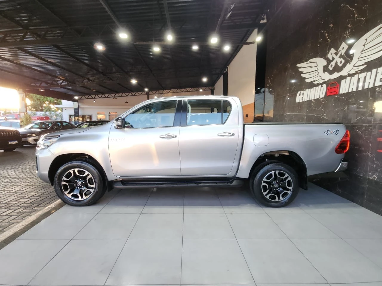 TOYOTA HILUX