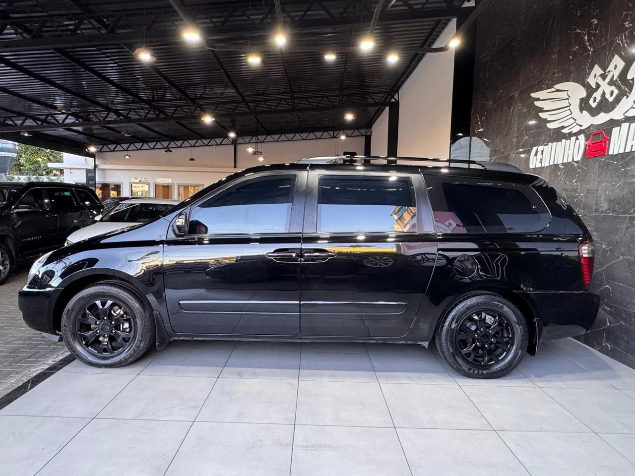 KIA CARNIVAL