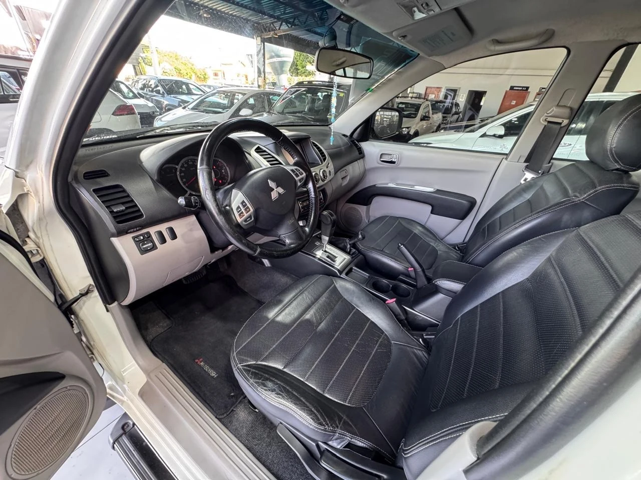 MITSUBISHI L200 TRITON