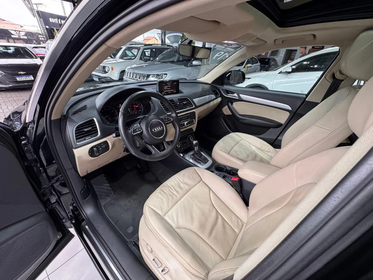 AUDI Q3