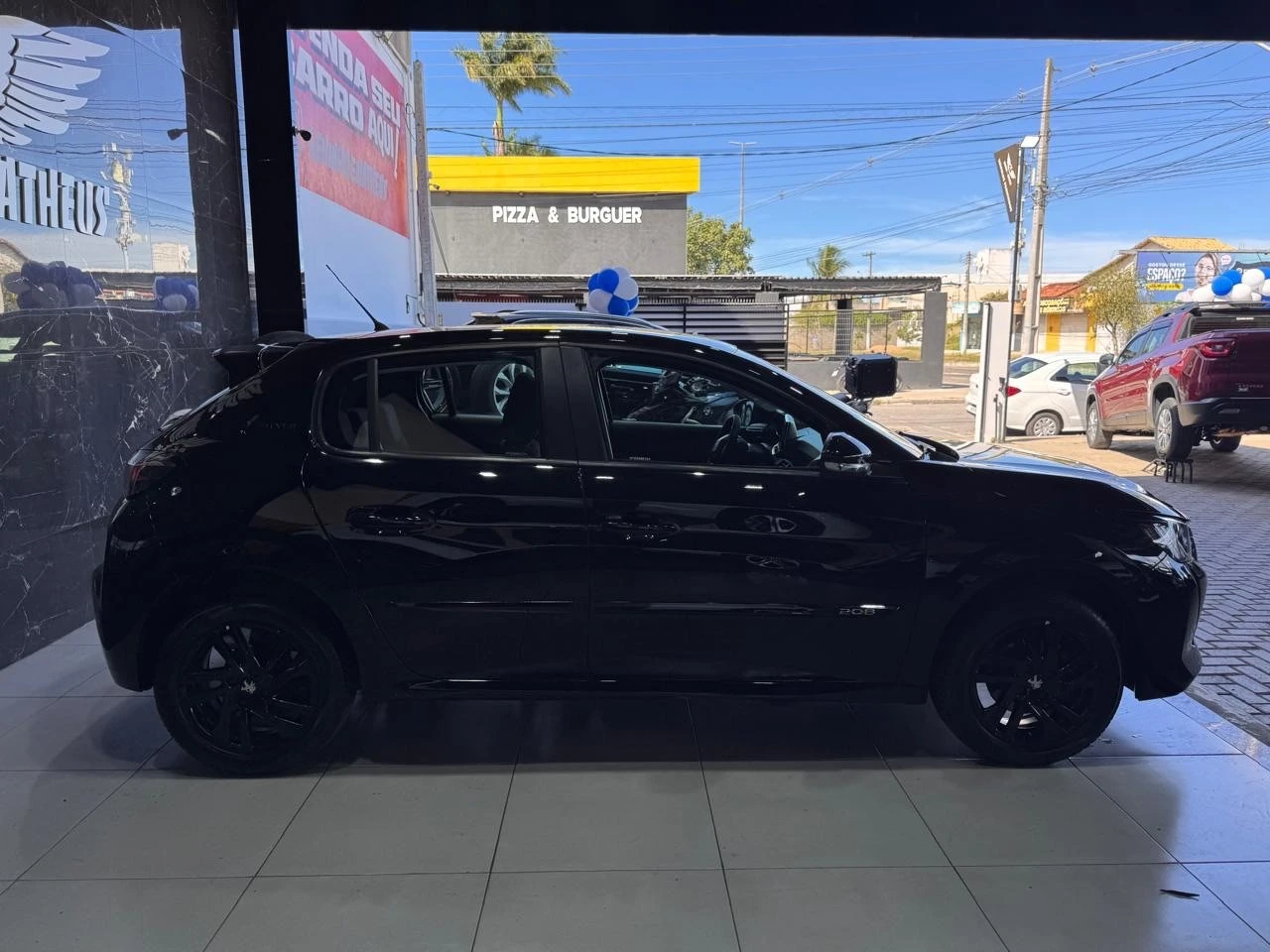 PEUGEOT 208