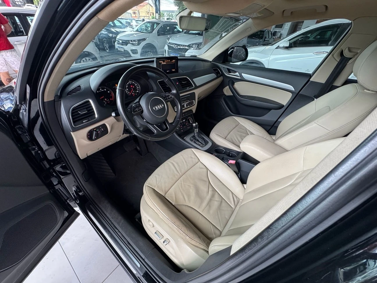 AUDI Q3