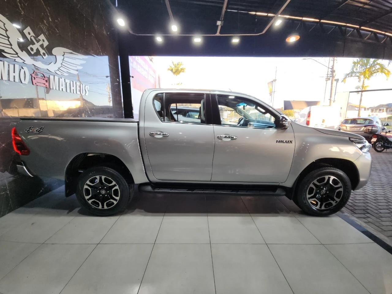 TOYOTA HILUX