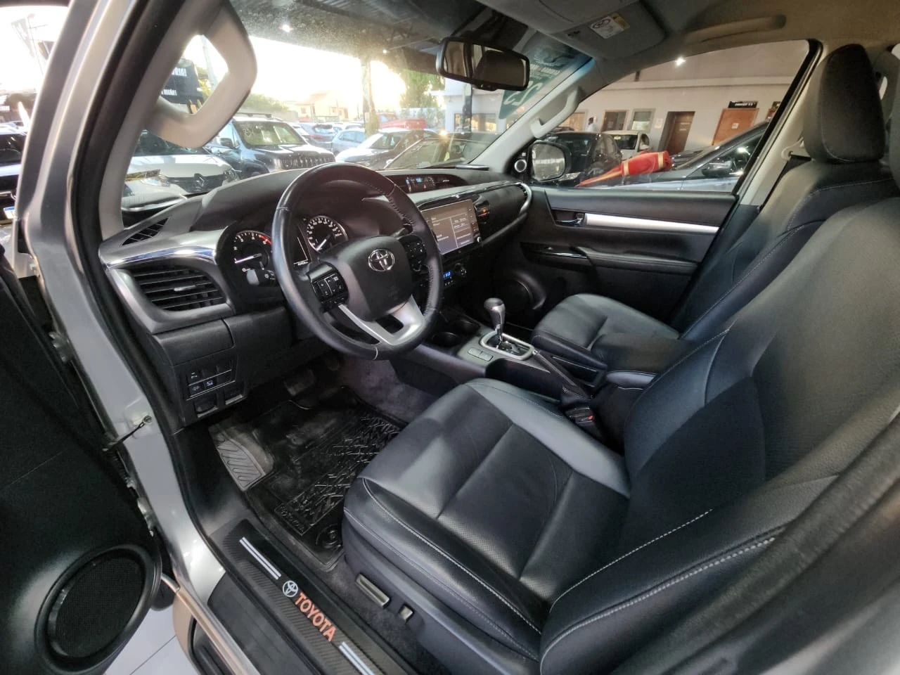 TOYOTA HILUX