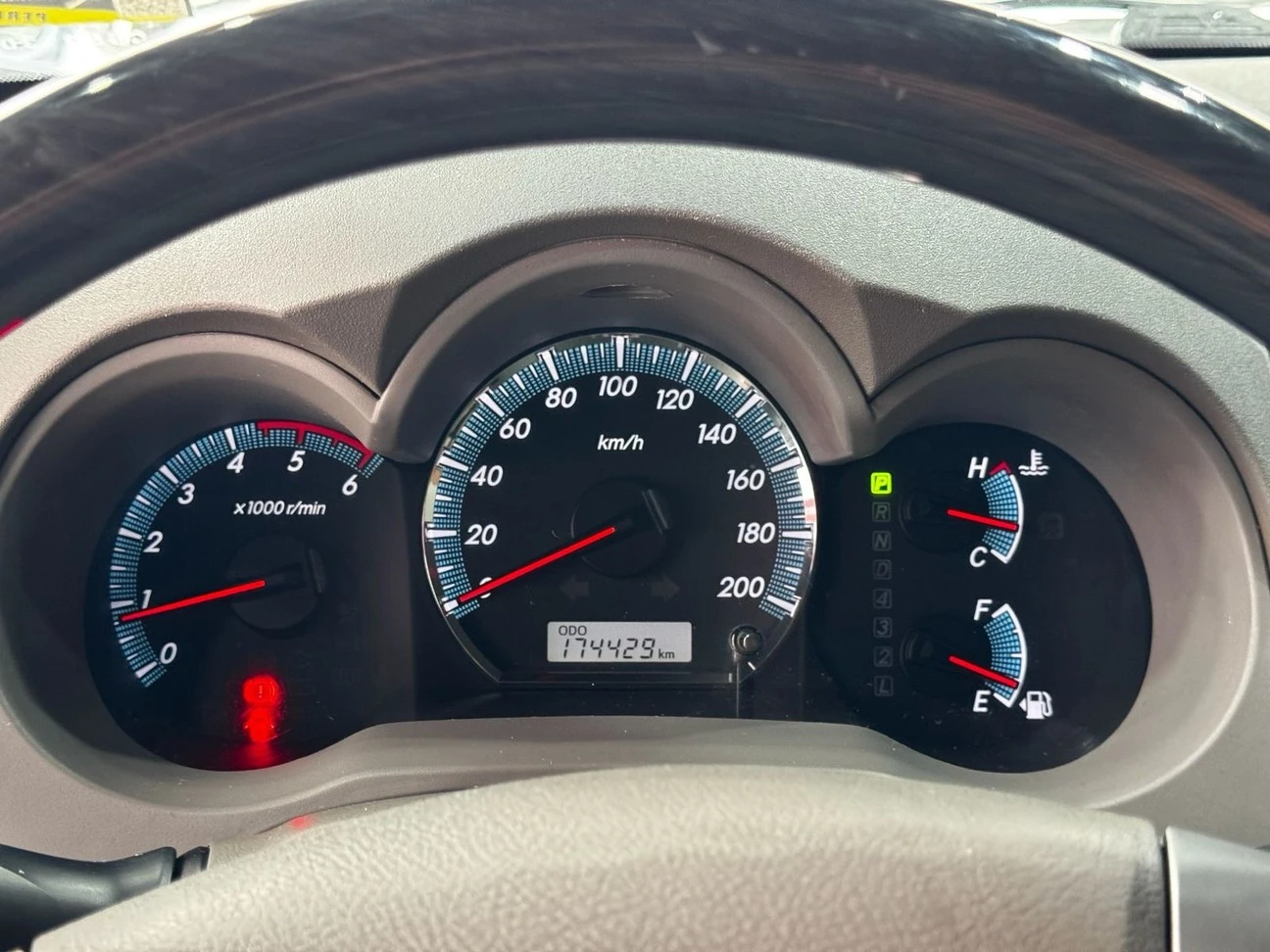 TOYOTA HILUX SW4