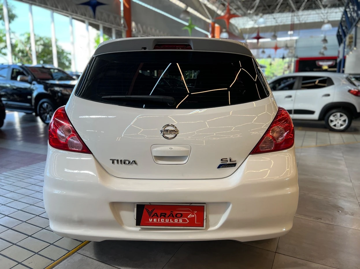 NISSAN TIIDA