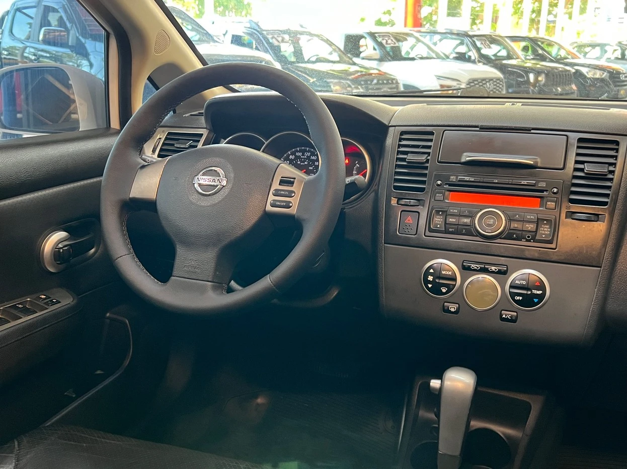NISSAN TIIDA