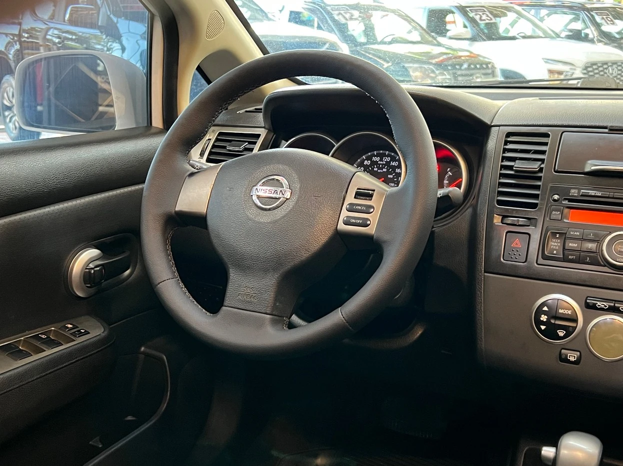 NISSAN TIIDA