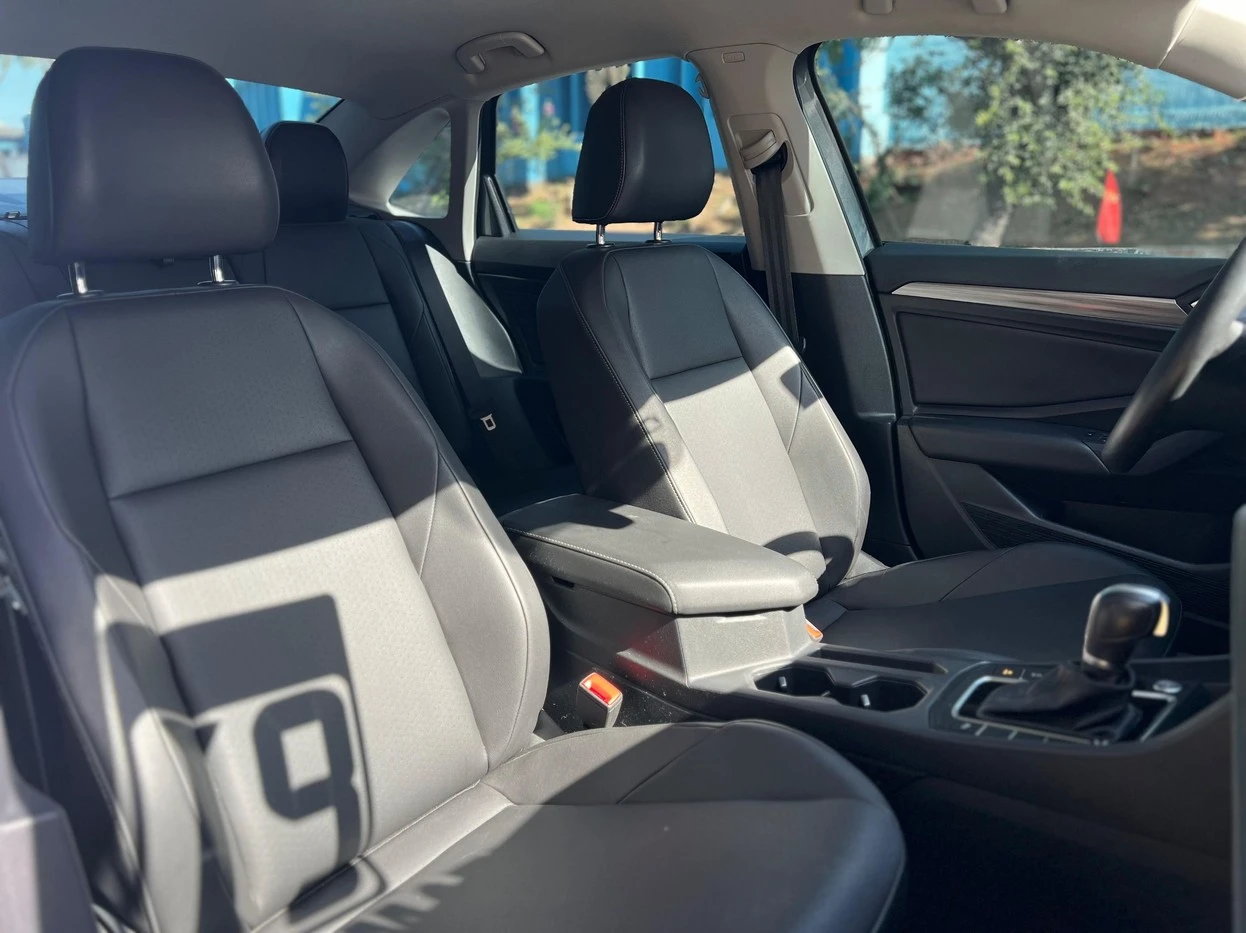 VOLKSWAGEN JETTA