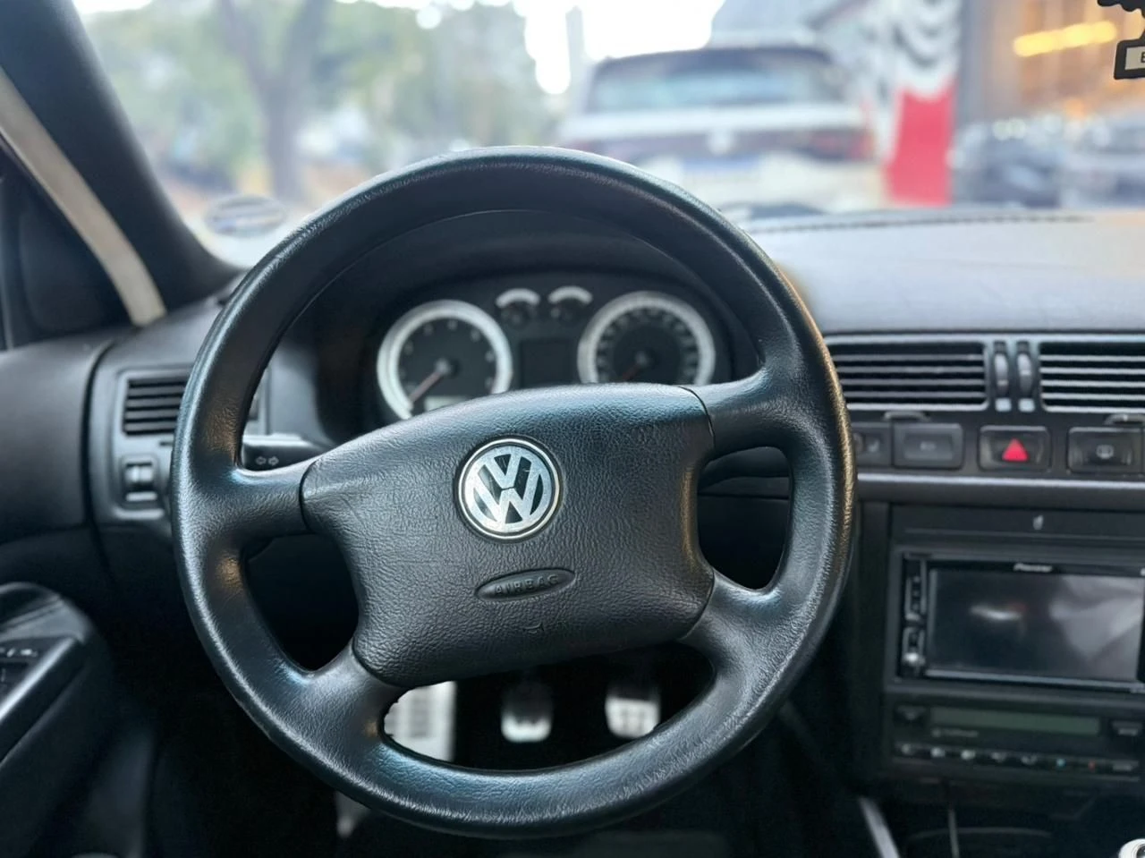 VOLKSWAGEN BORA