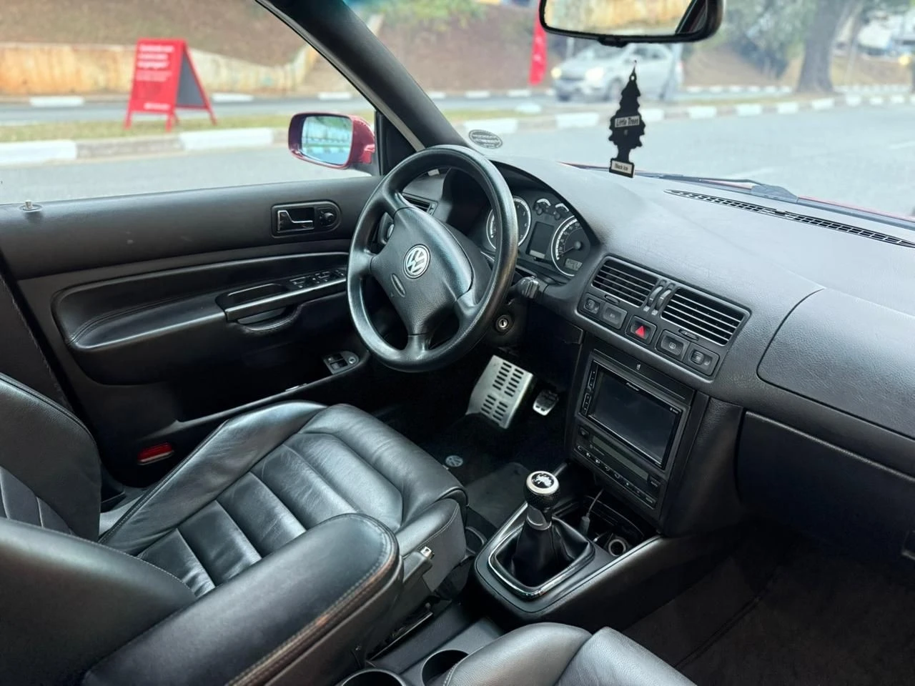 VOLKSWAGEN BORA