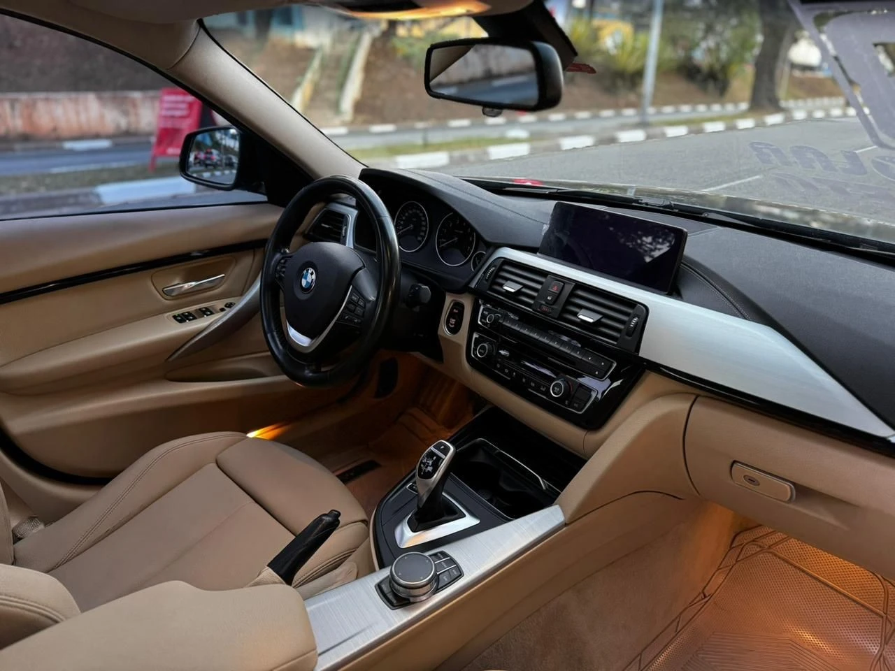 BMW 320I