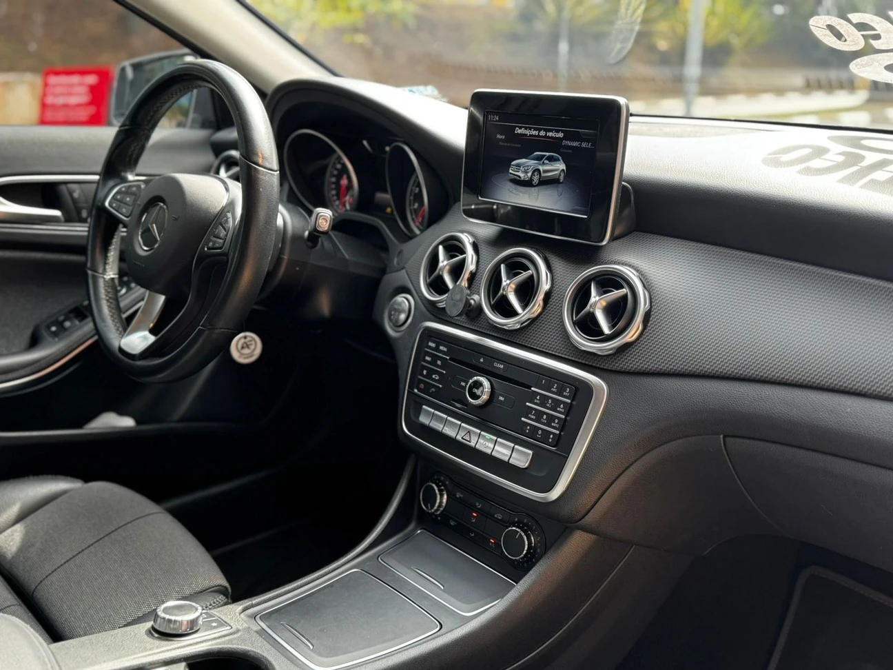 MERCEDES-BENZ GLA 200