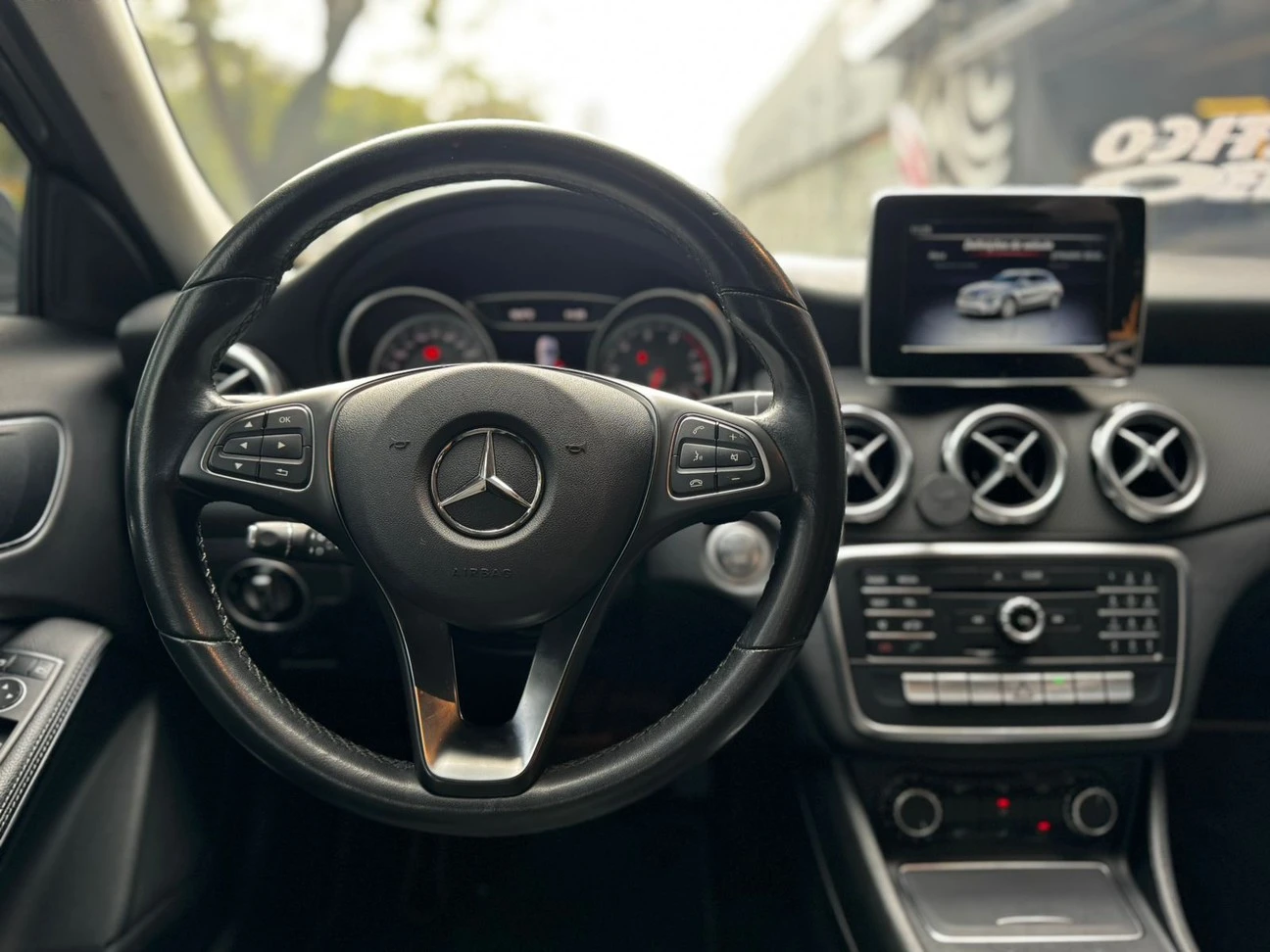MERCEDES-BENZ GLA 200
