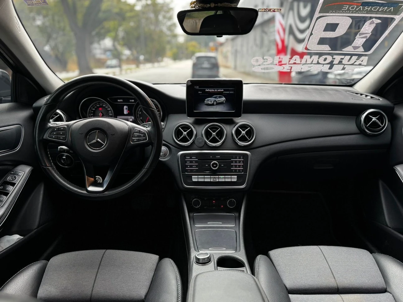 MERCEDES-BENZ GLA 200