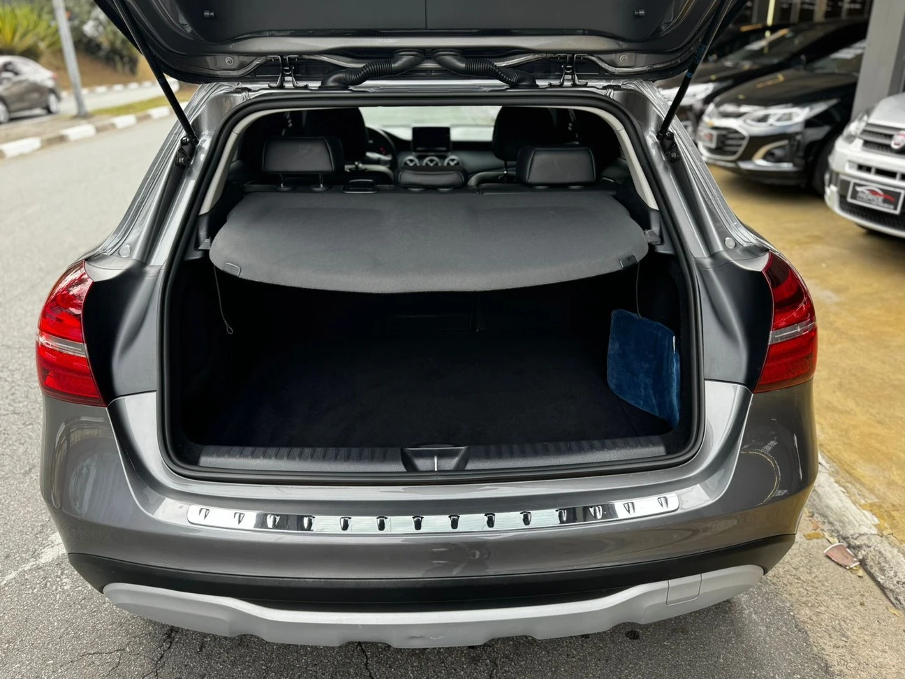 MERCEDES-BENZ GLA 200