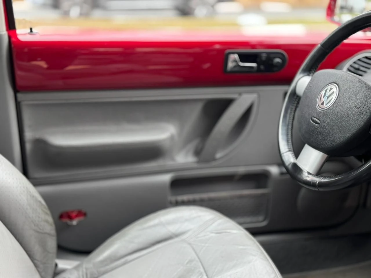 VOLKSWAGEN NEW BEETLE