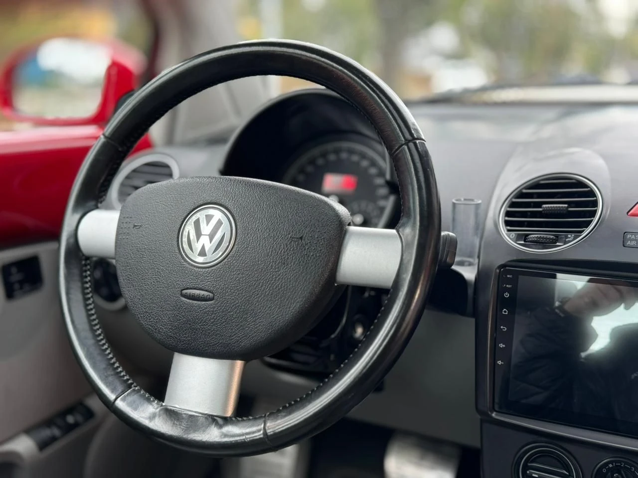 VOLKSWAGEN NEW BEETLE