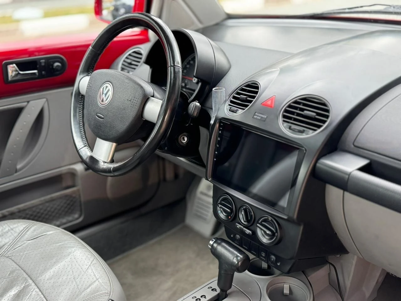 VOLKSWAGEN NEW BEETLE