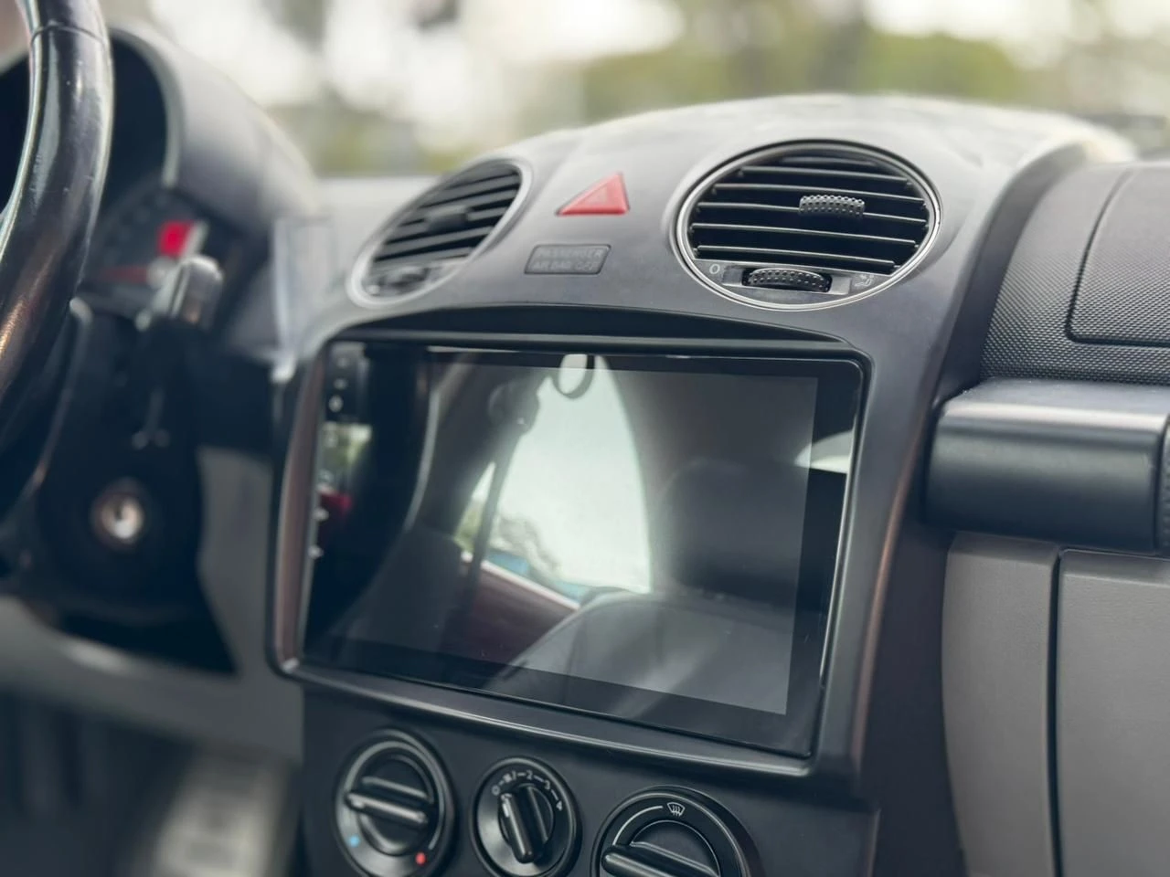 VOLKSWAGEN NEW BEETLE