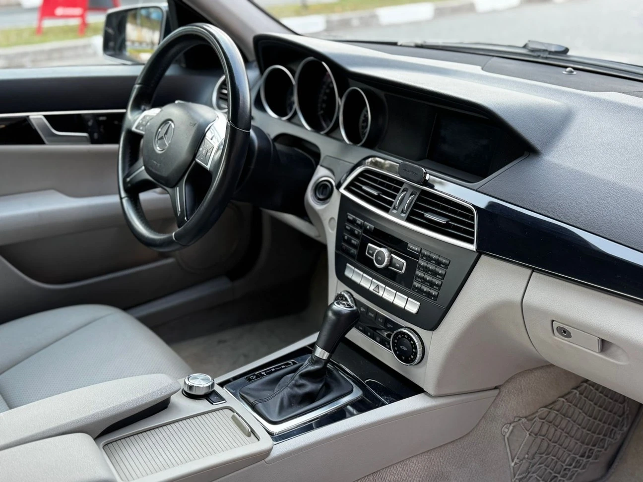MERCEDES-BENZ C 200