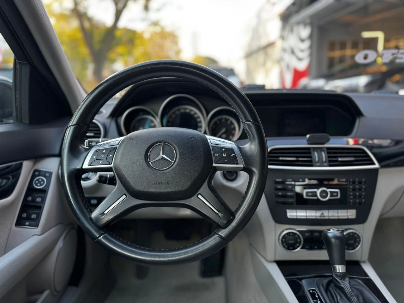 MERCEDES-BENZ C 200