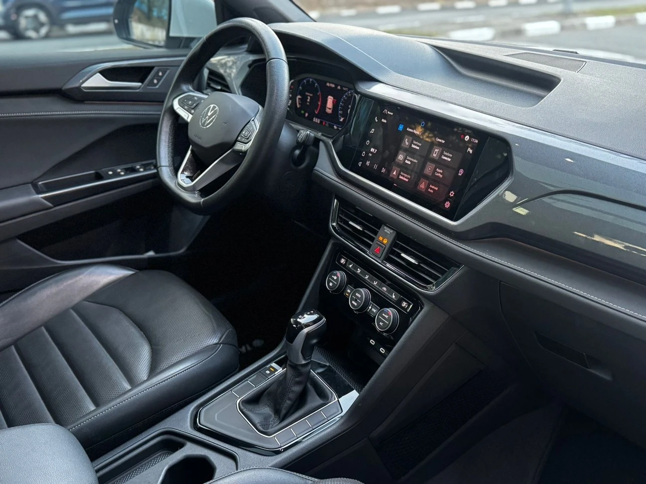 VOLKSWAGEN TAOS
