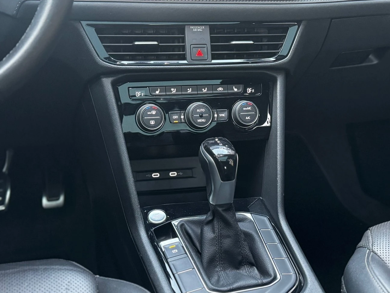 VOLKSWAGEN TAOS