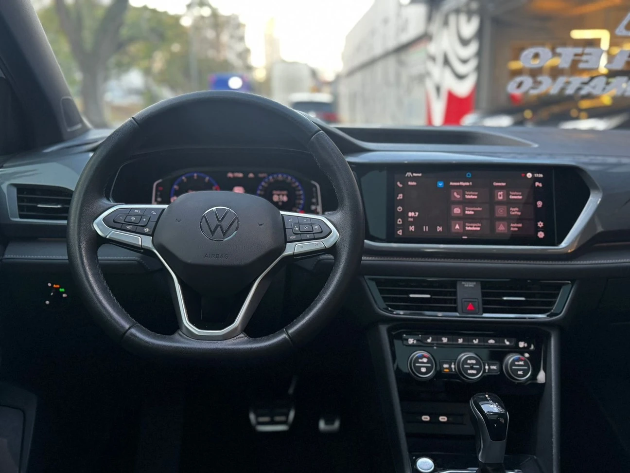 VOLKSWAGEN TAOS