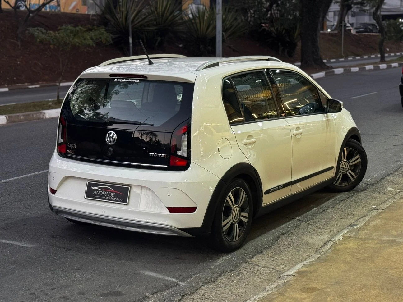 VOLKSWAGEN CROSS UP