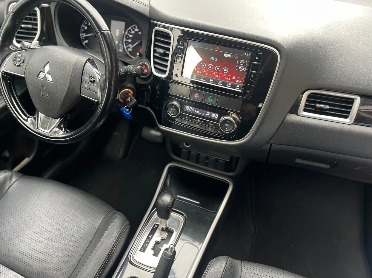 MITSUBISHI OUTLANDER