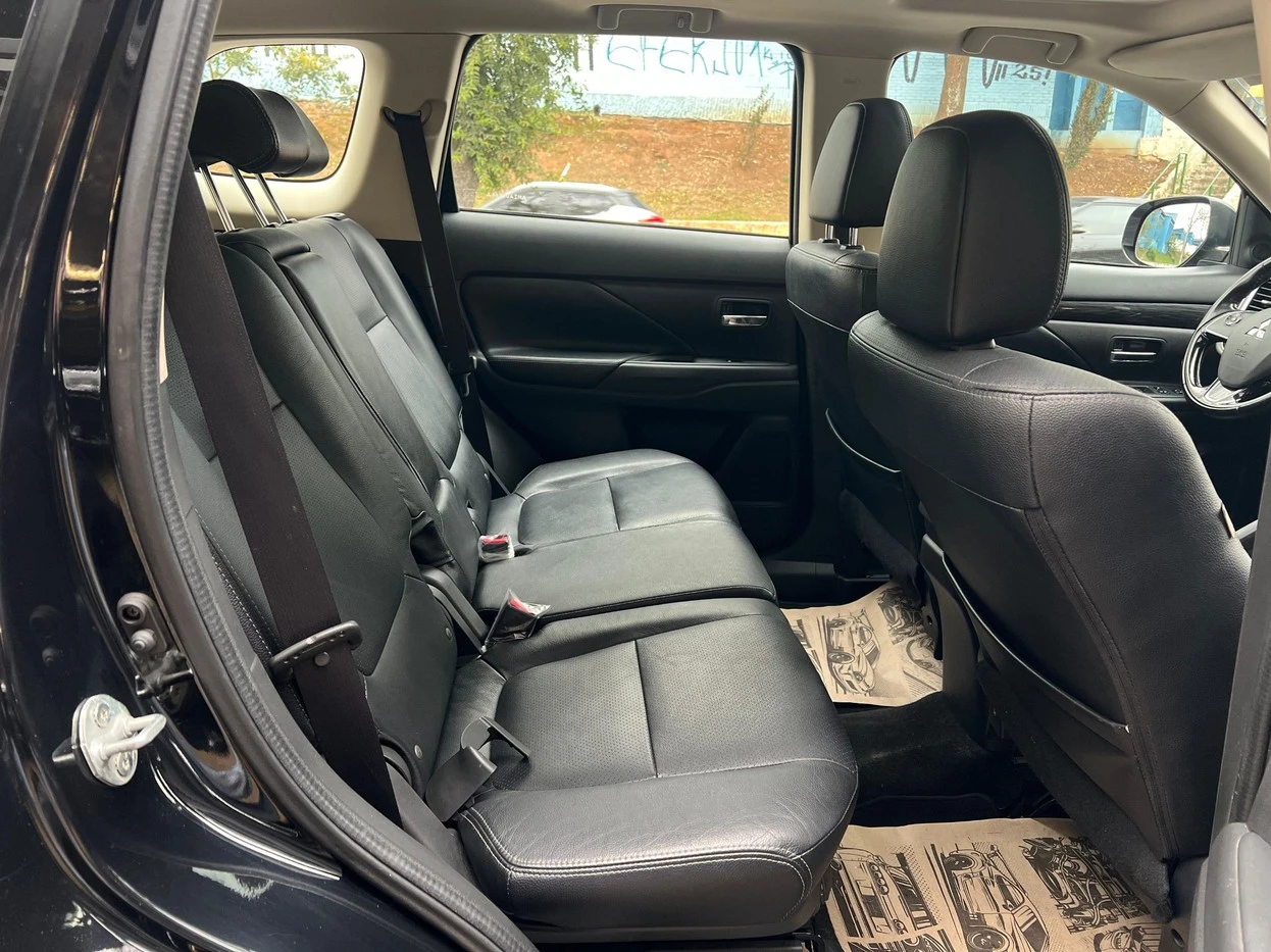 MITSUBISHI OUTLANDER