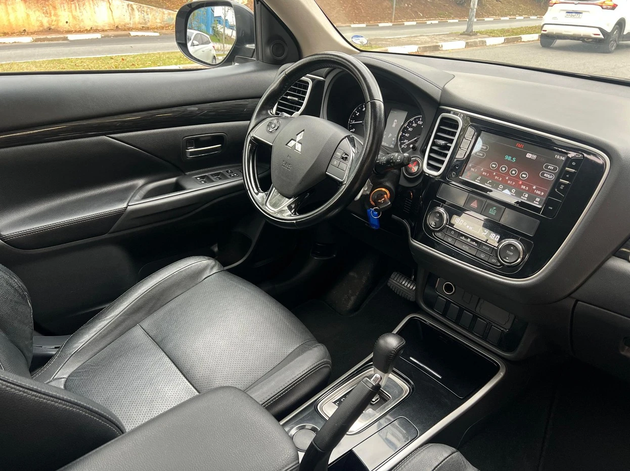 MITSUBISHI OUTLANDER
