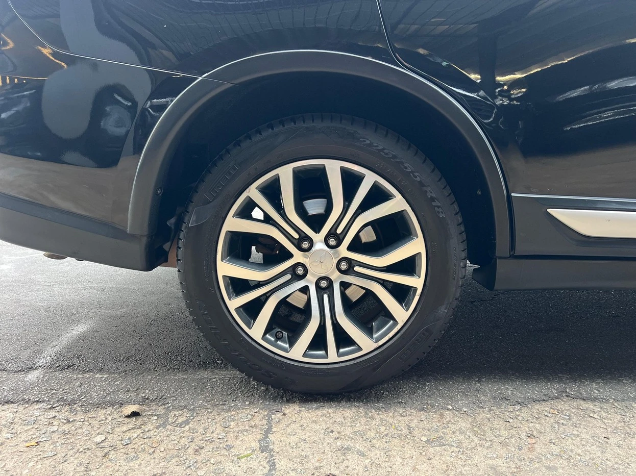 MITSUBISHI OUTLANDER