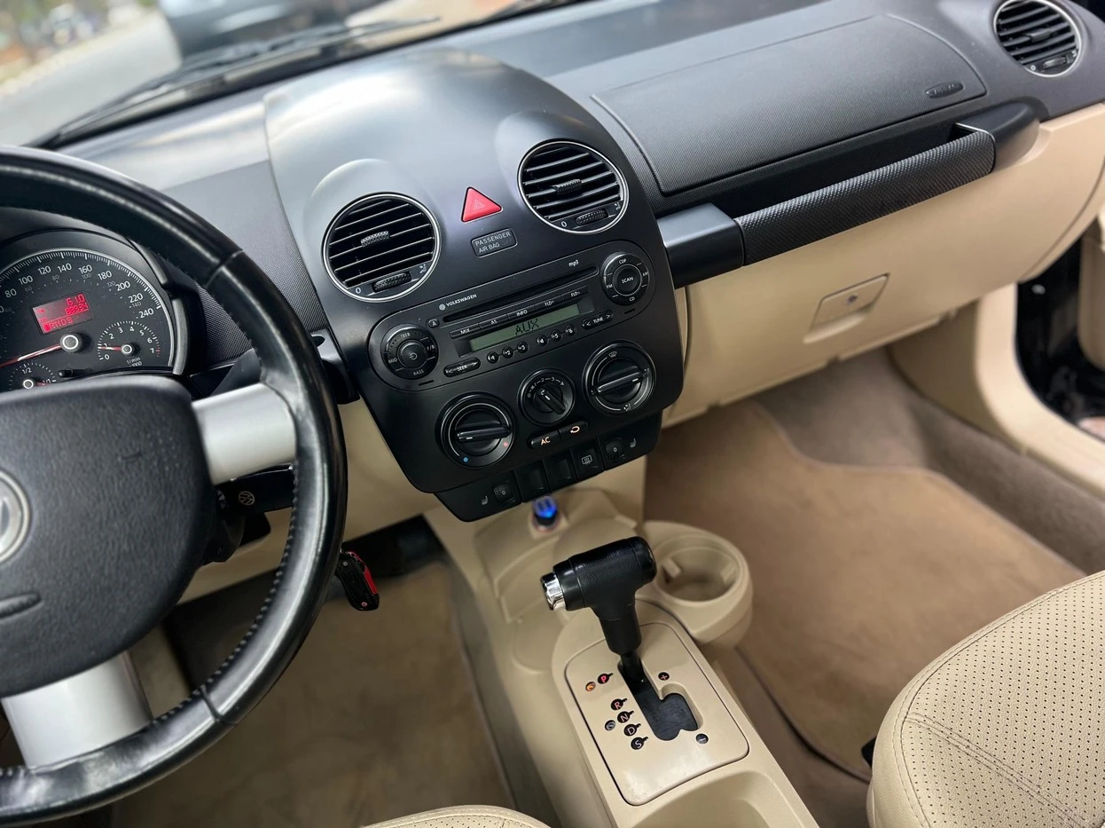 VOLKSWAGEN NEW BEETLE