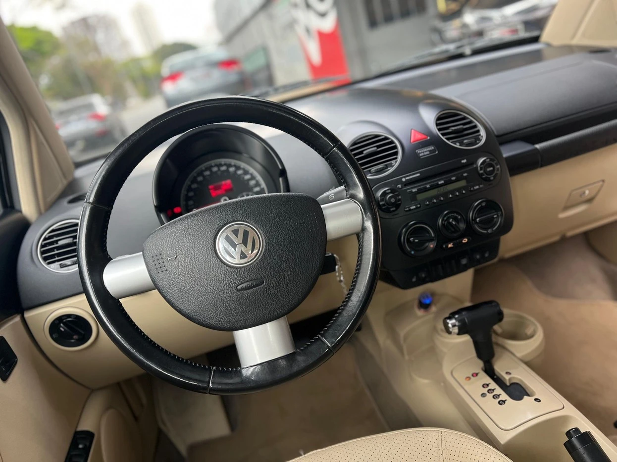 VOLKSWAGEN NEW BEETLE
